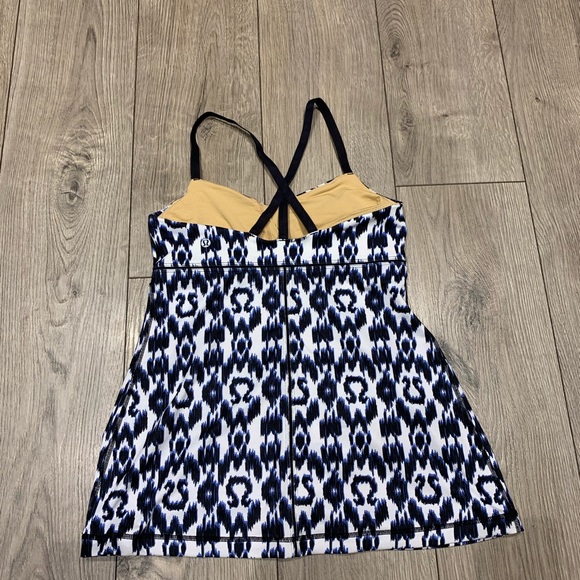 Lululemon Get Focus Ikat Tank 8 - Picture 3 of 4